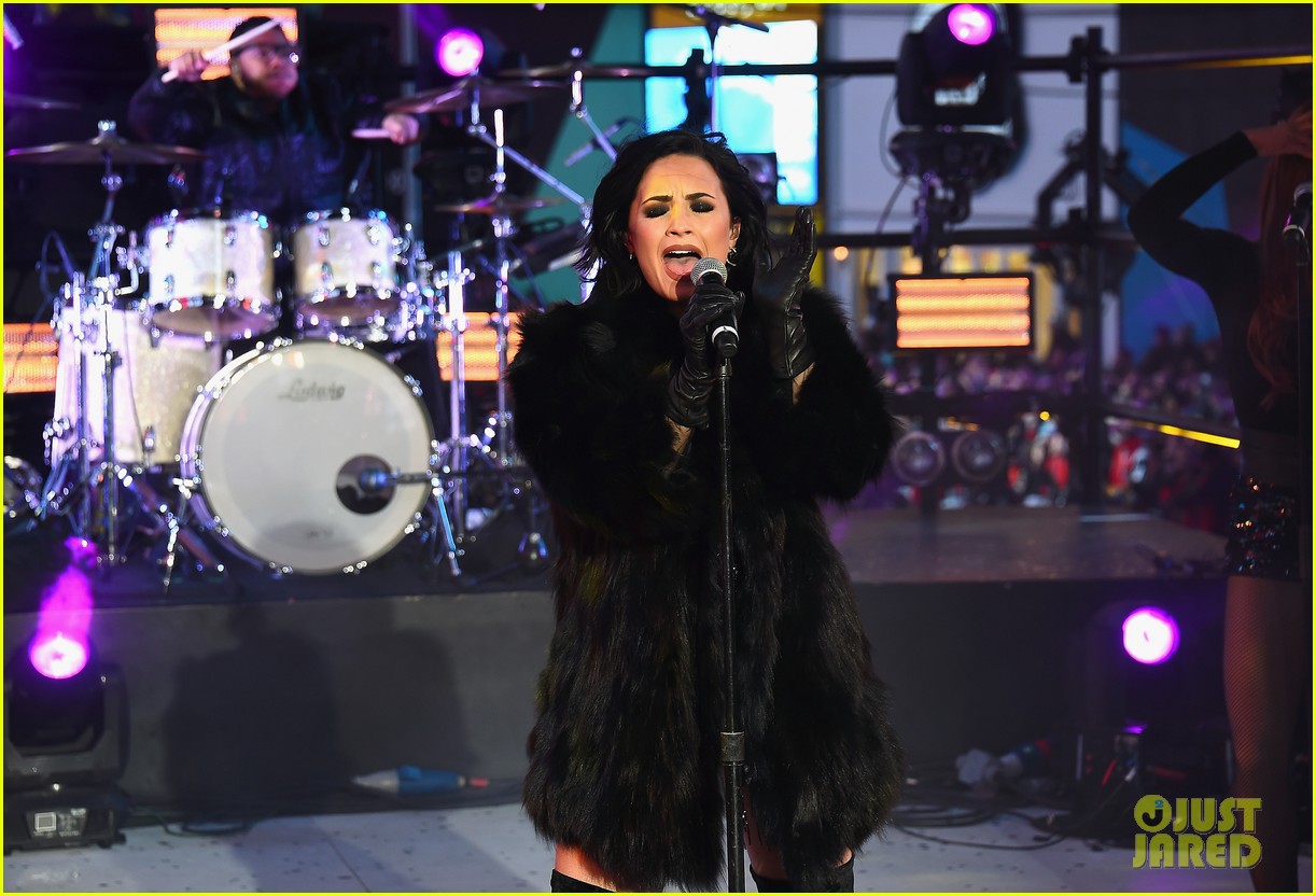 wilmer valderrama supports demi lovato on new years eve 21