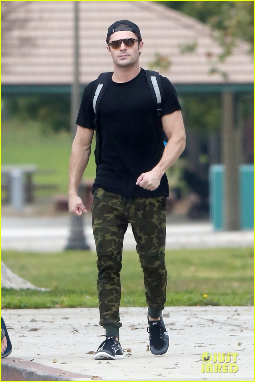 zac efron trainer ahead hsm reunion special 05