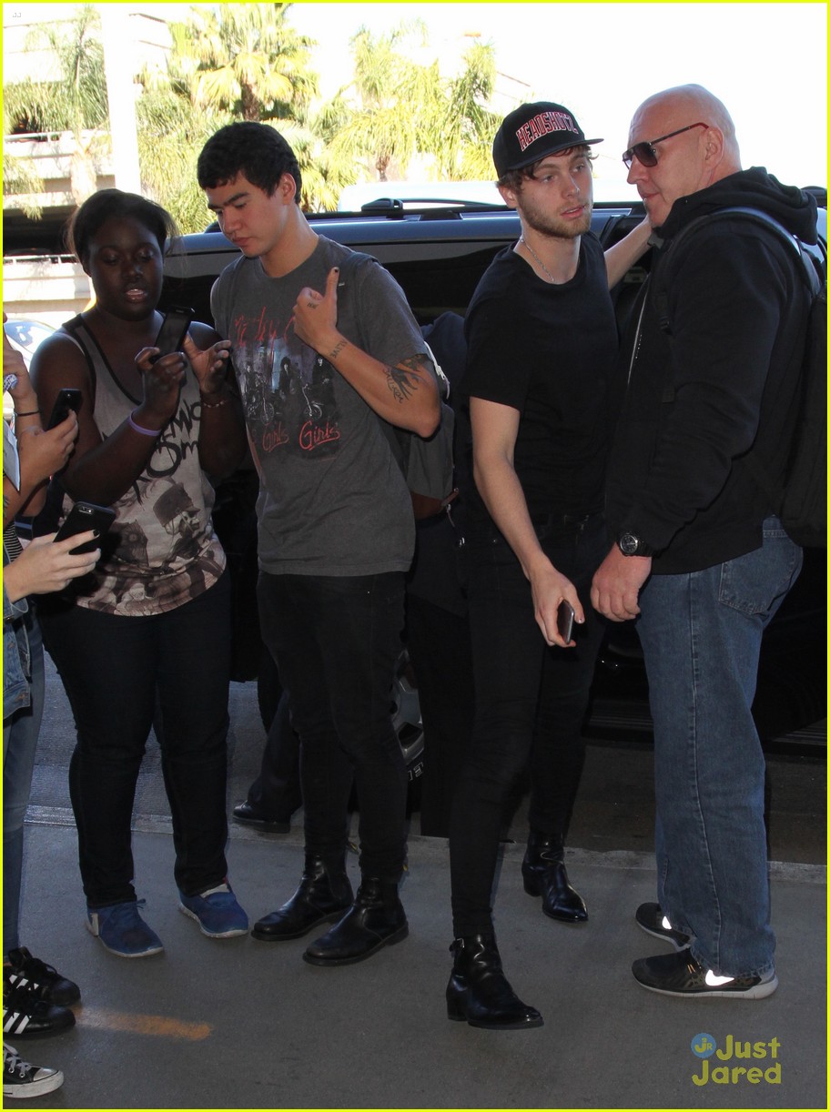 5sos hit lax flight out for tour 06