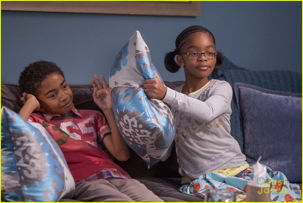 blackish twindependence zoey new car surprise stills 06