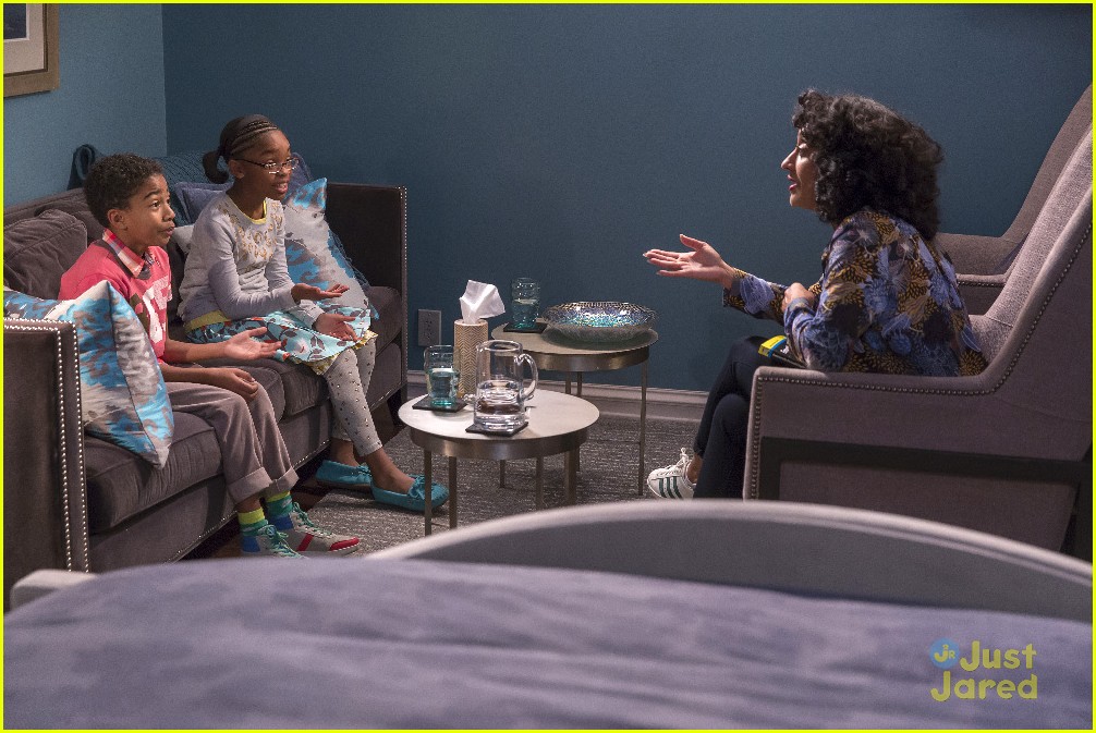 blackish twindependence zoey new car surprise stills 11