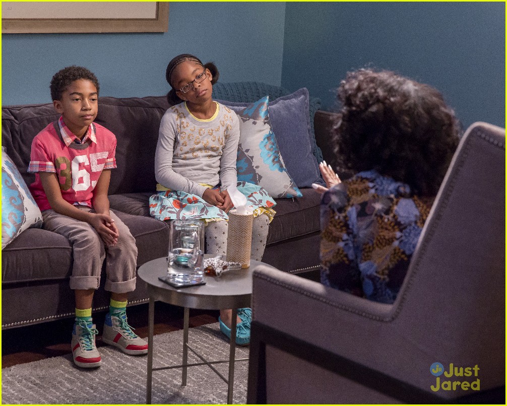 blackish twindependence zoey new car surprise stills 12