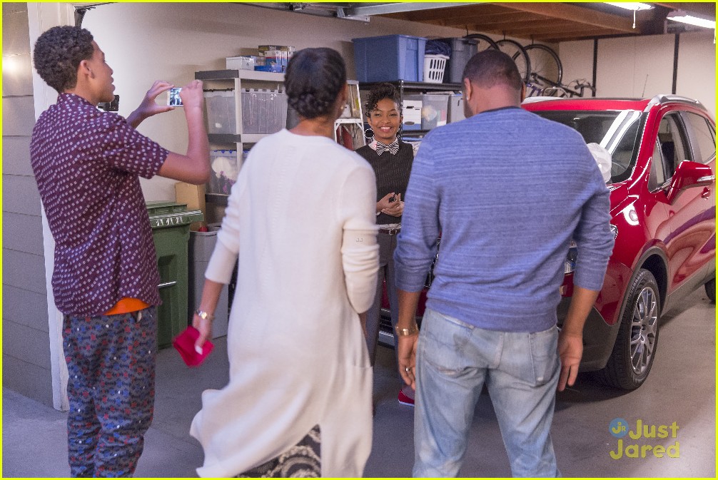 blackish twindependence zoey new car surprise stills 14
