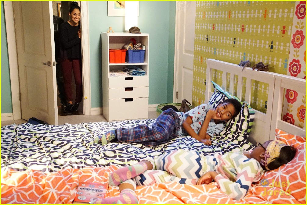 blackish twindependence zoey new car surprise stills 26