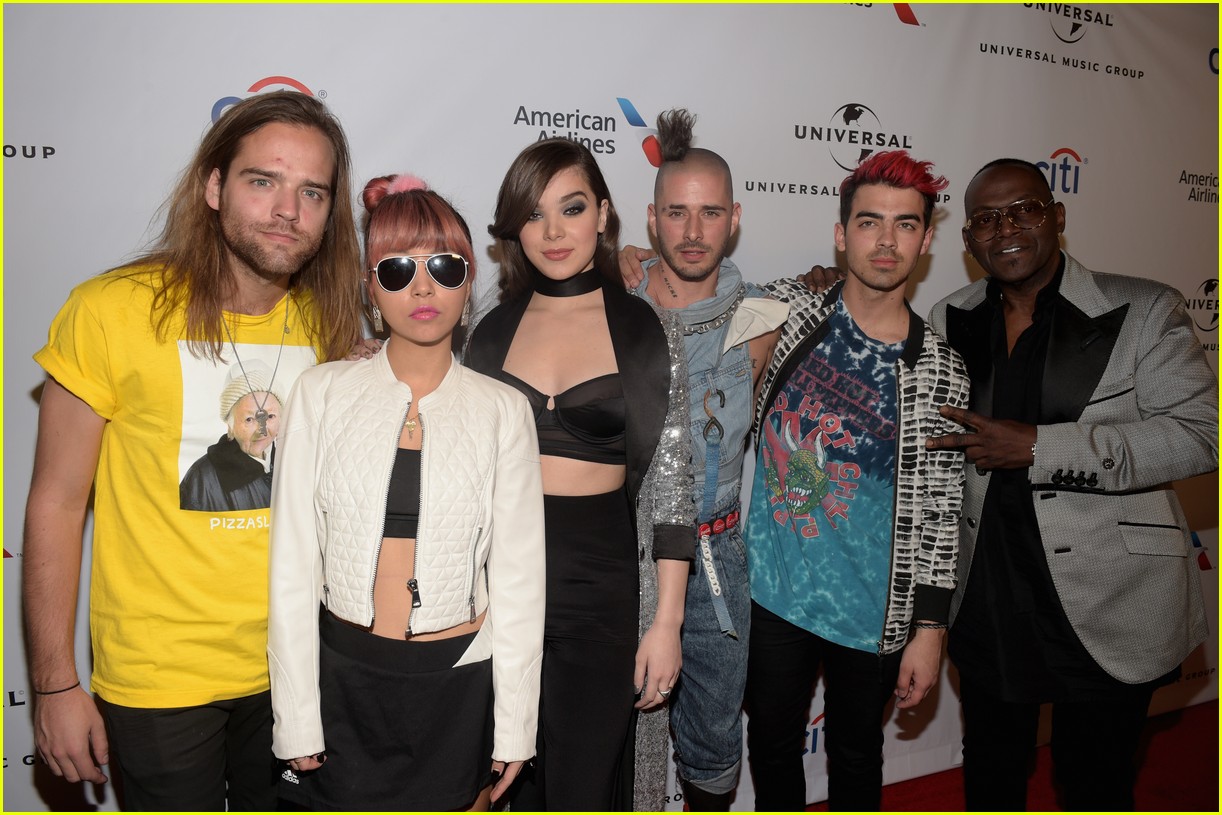 dnce hailee steinfeld universal afterparty 19