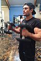 zac efron shows off buff body at the gym 01