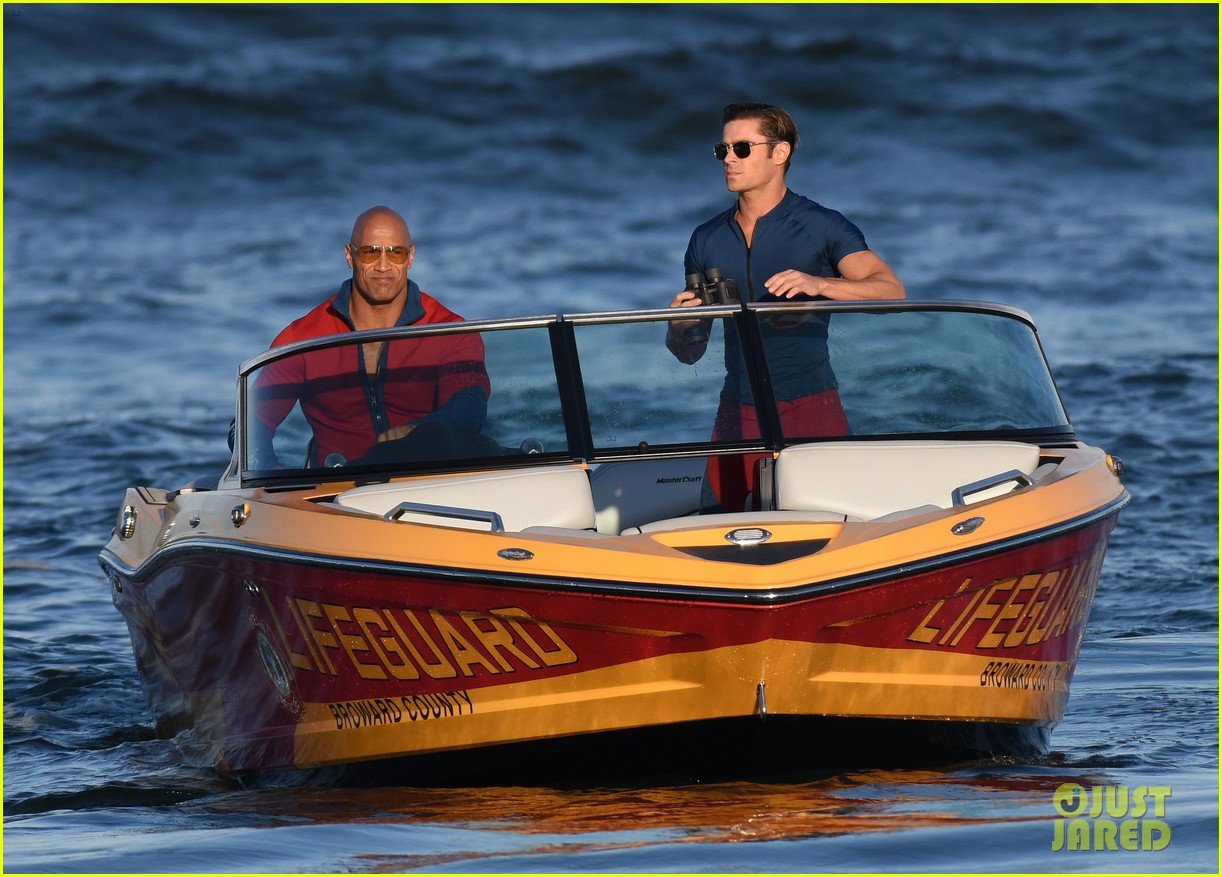 zac efron is having difficulty with swimming in the ocean 04