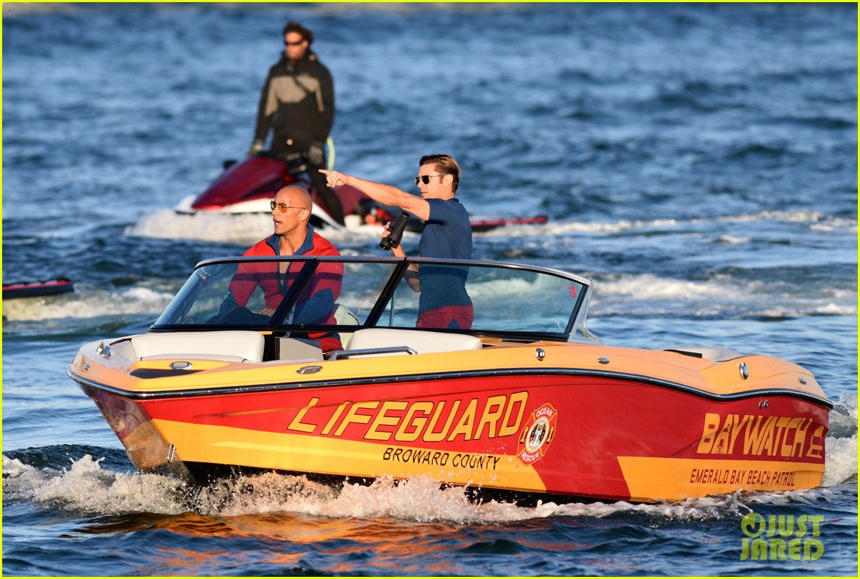 zac efron is having difficulty with swimming in the ocean 10