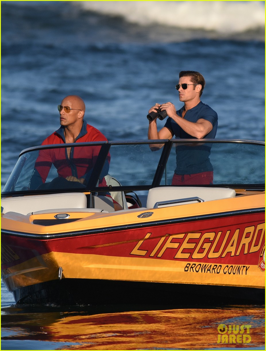 zac efron is having difficulty with swimming in the ocean 26