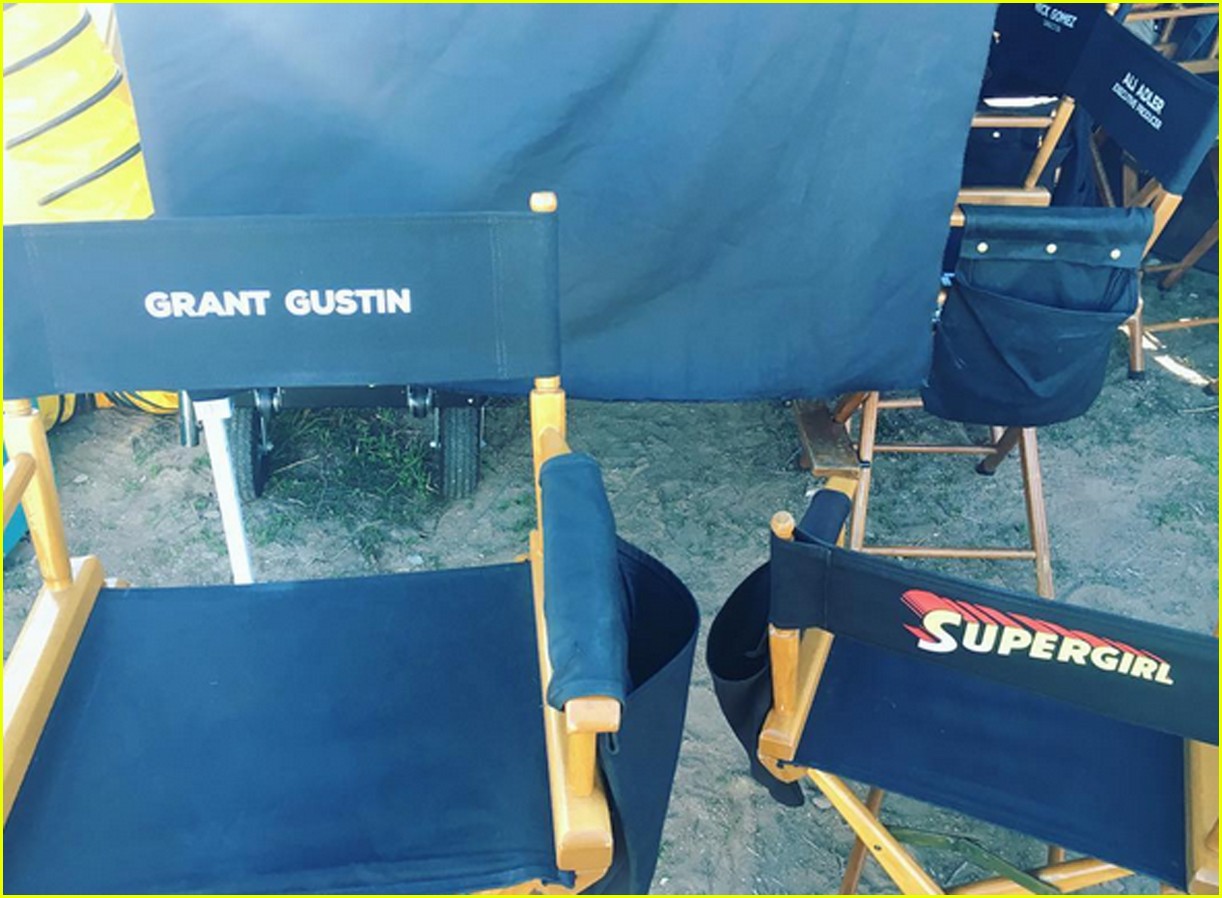 grant gustin hares first photos fro supergirls crossover 12