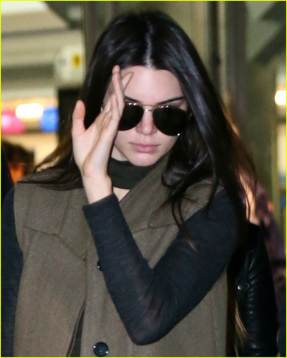 kendall jenner throws backseat dance party 23