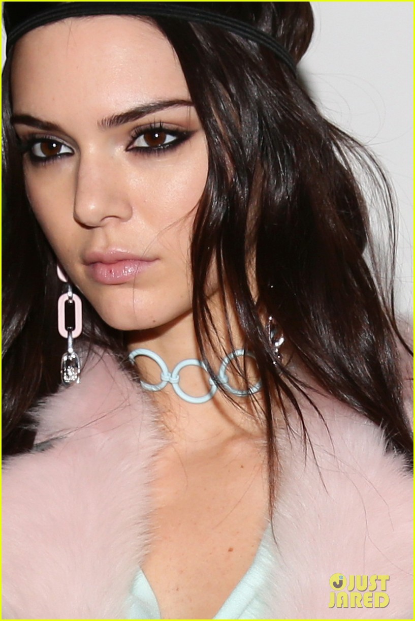 kendall jenner jumps out of car before it crashes 12