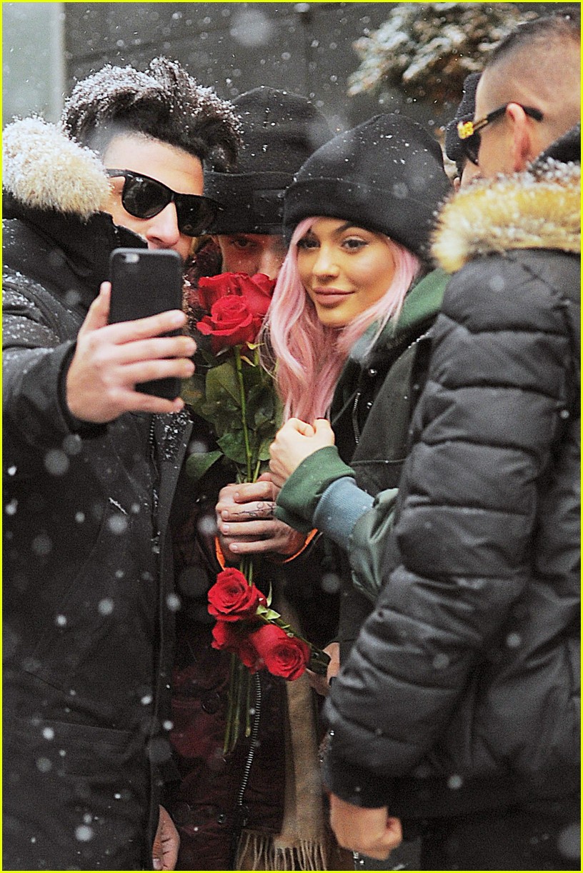 kylie jenner poses with roses 02