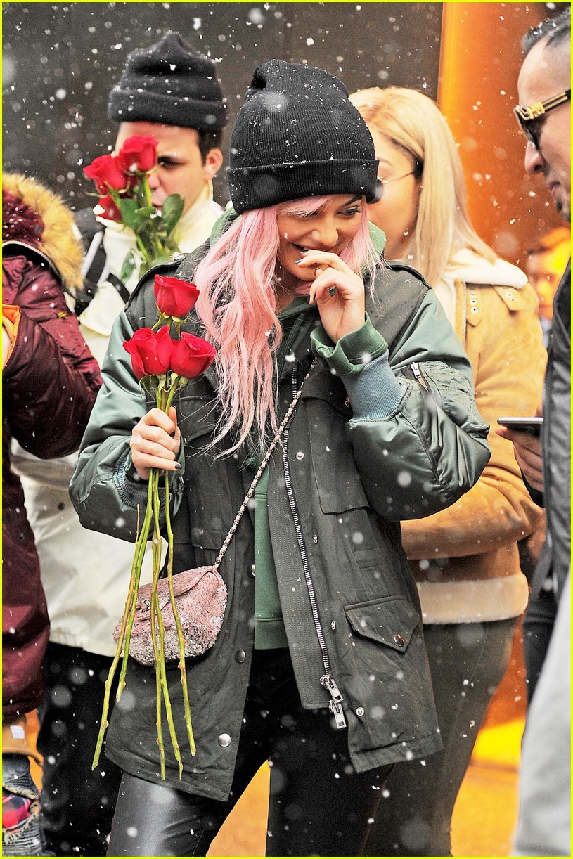 kylie jenner poses with roses 05