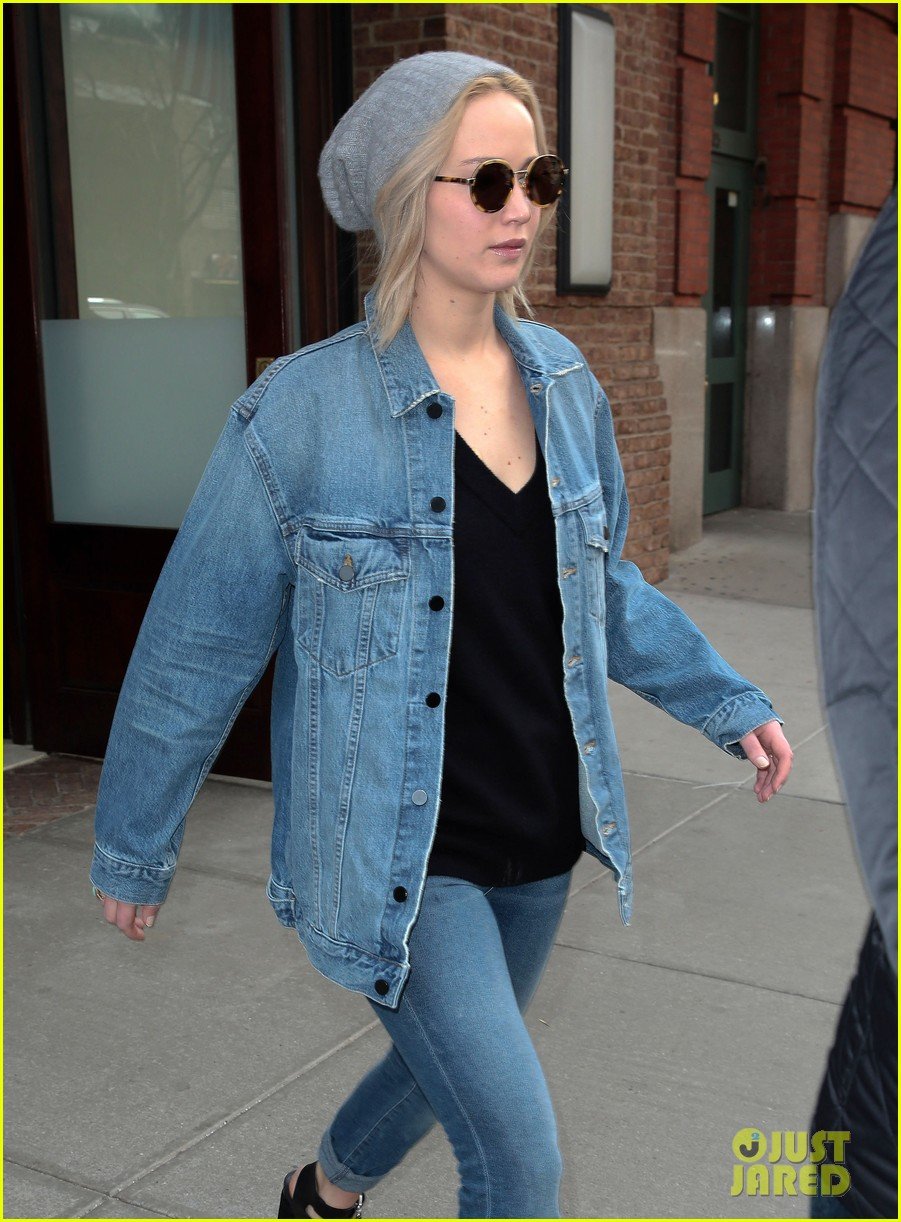 jennifer lawrence carries her pup in nyc cold 08