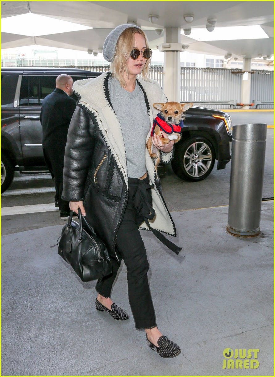 jennifer lawrence jets out of nyc with pippi 12