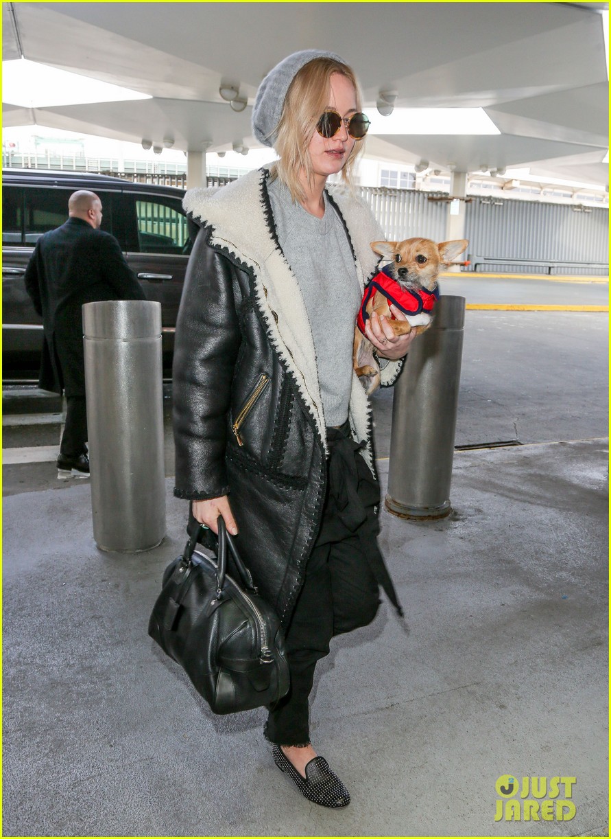 jennifer lawrence jets out of nyc with pippi 13