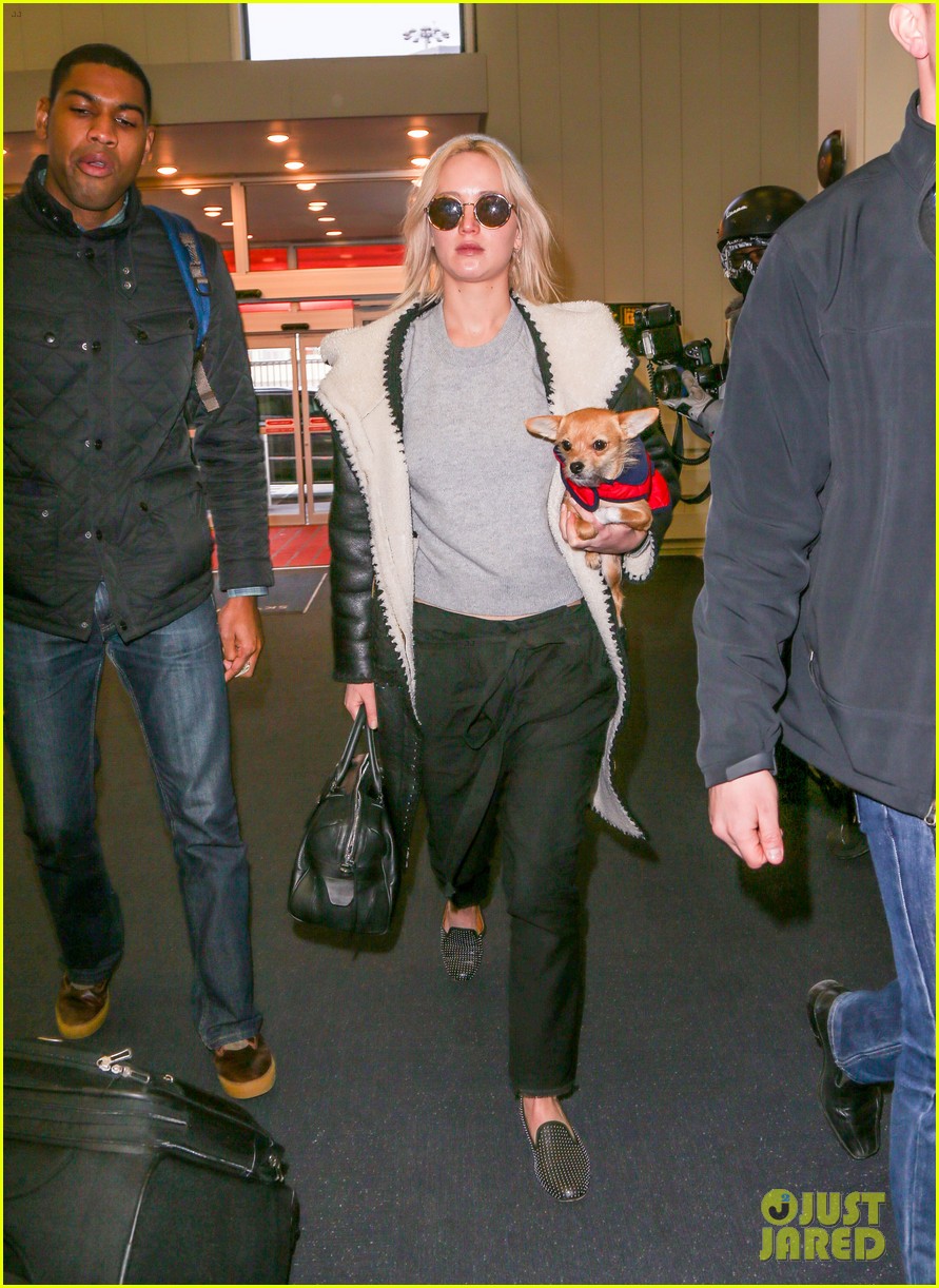 jennifer lawrence jets out of nyc with pippi 16