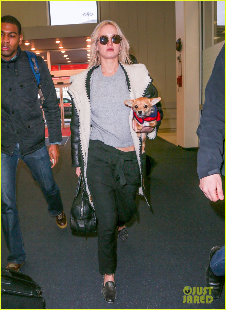 jennifer lawrence jets out of nyc with pippi 17