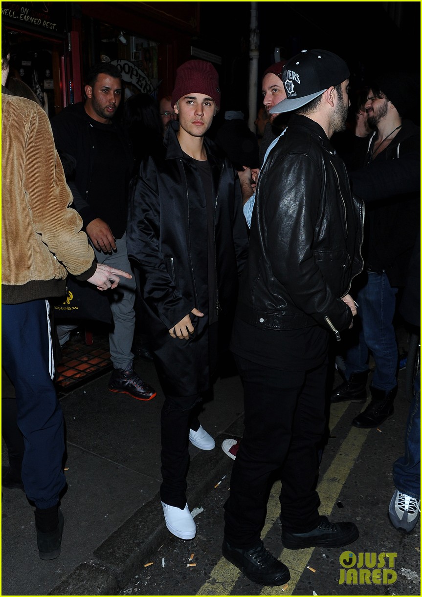 justin bieber greets fans outside club 01