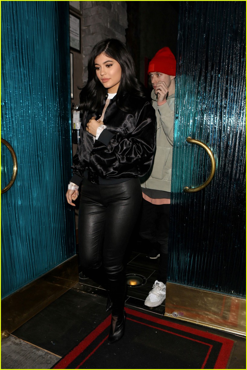 kylie jenner chris brown tyga passes out 08