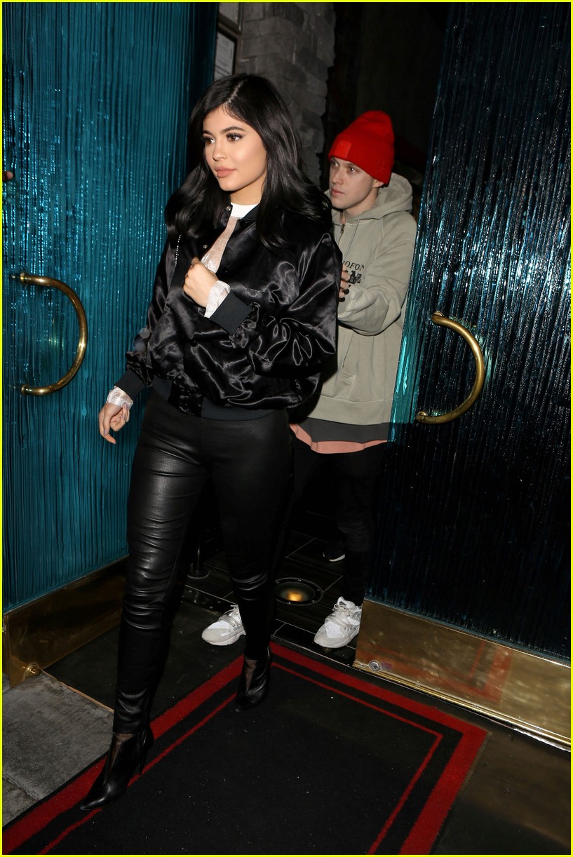 kylie jenner chris brown tyga passes out 12
