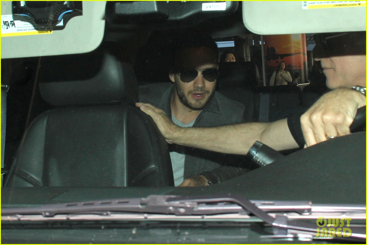 liam payne is bombareded by fans at airport 10