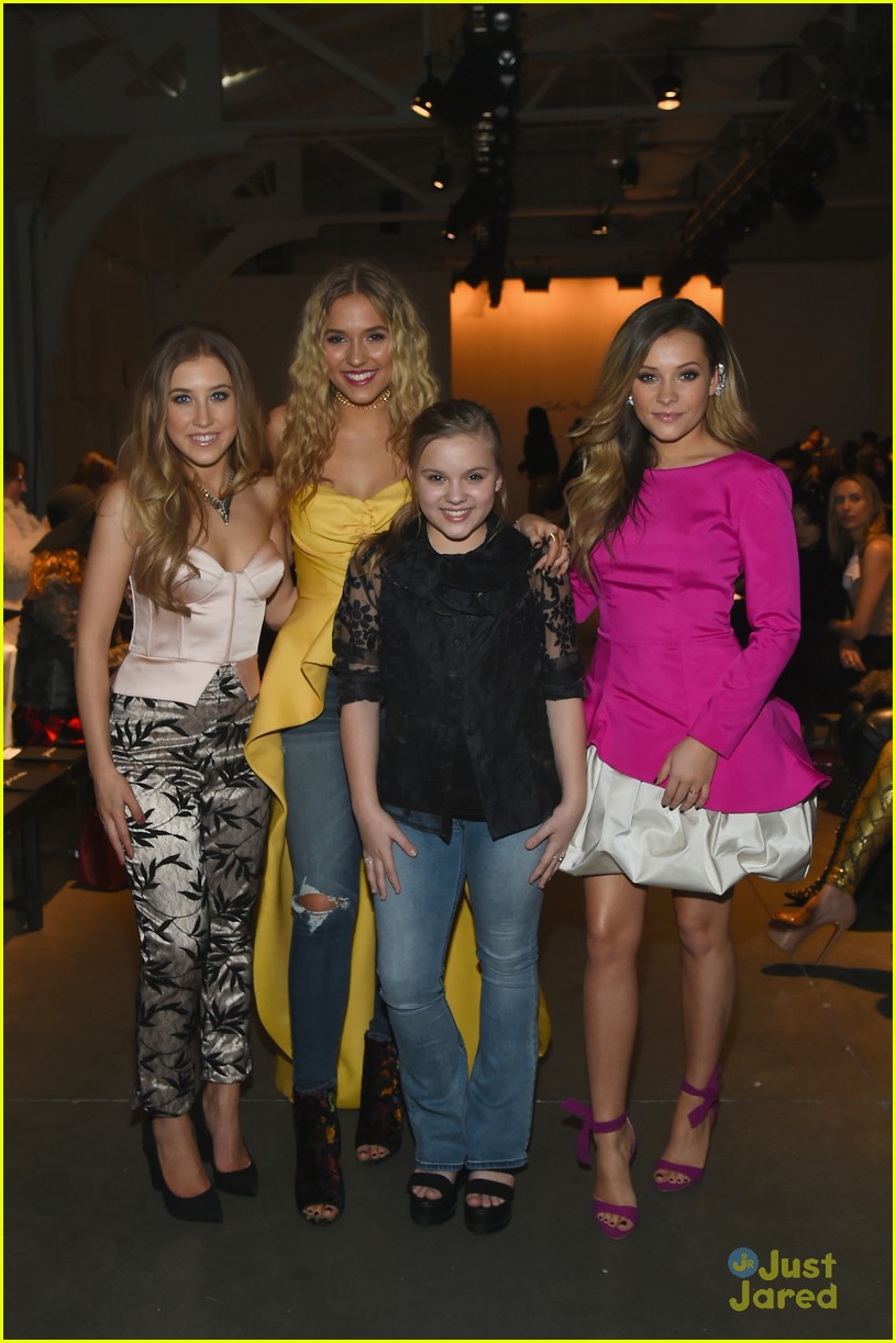 lennon maisy maddie tae go red nyfw shows 01