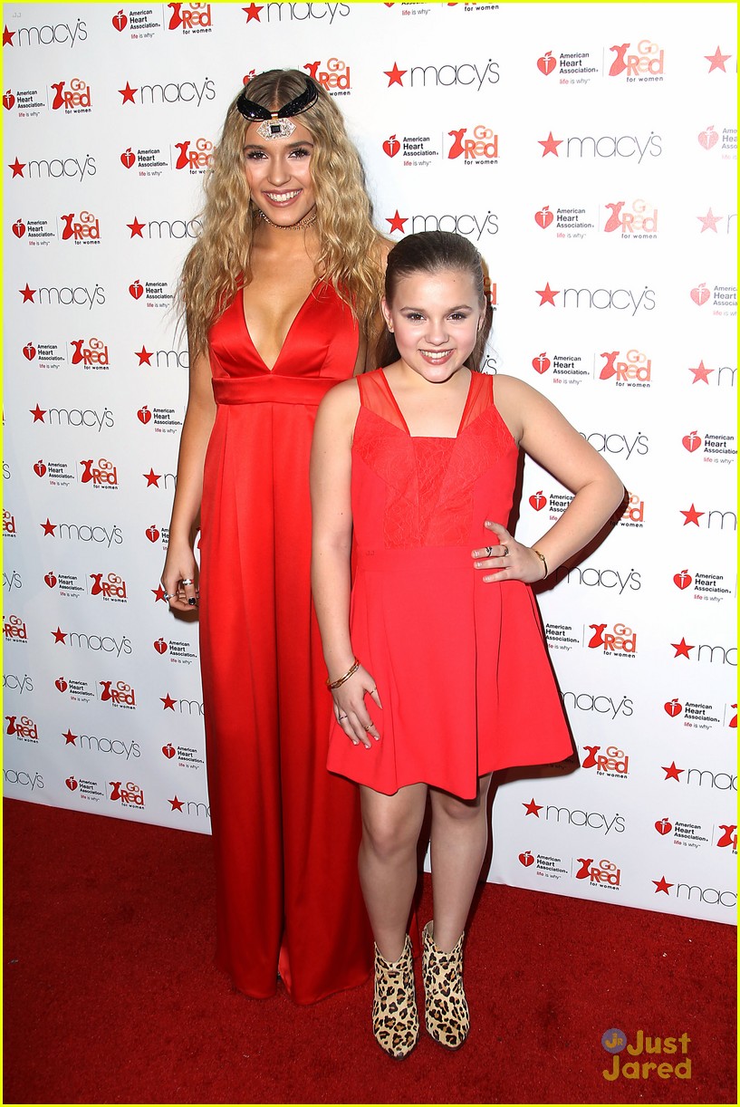 lennon maisy maddie tae go red nyfw shows 05