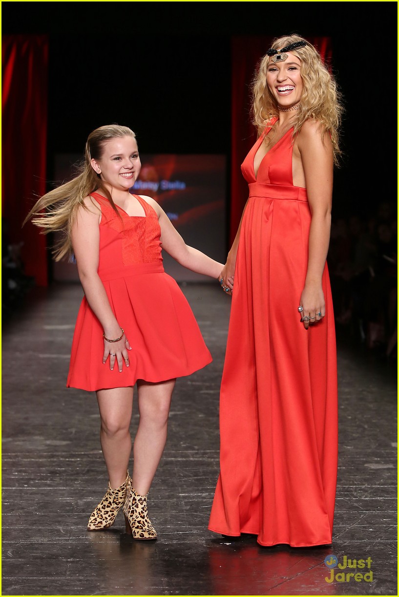 lennon maisy maddie tae go red nyfw shows 13