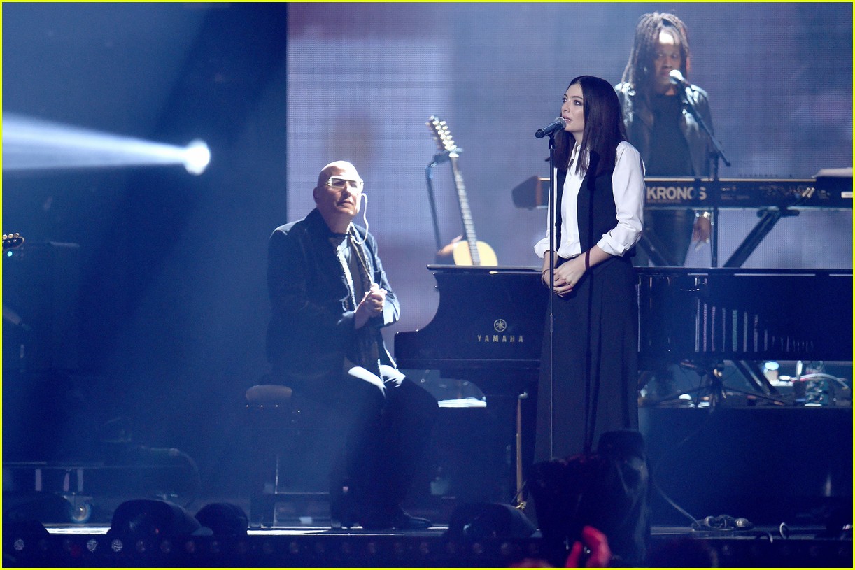 lorde performs david bowie tribute brits 02