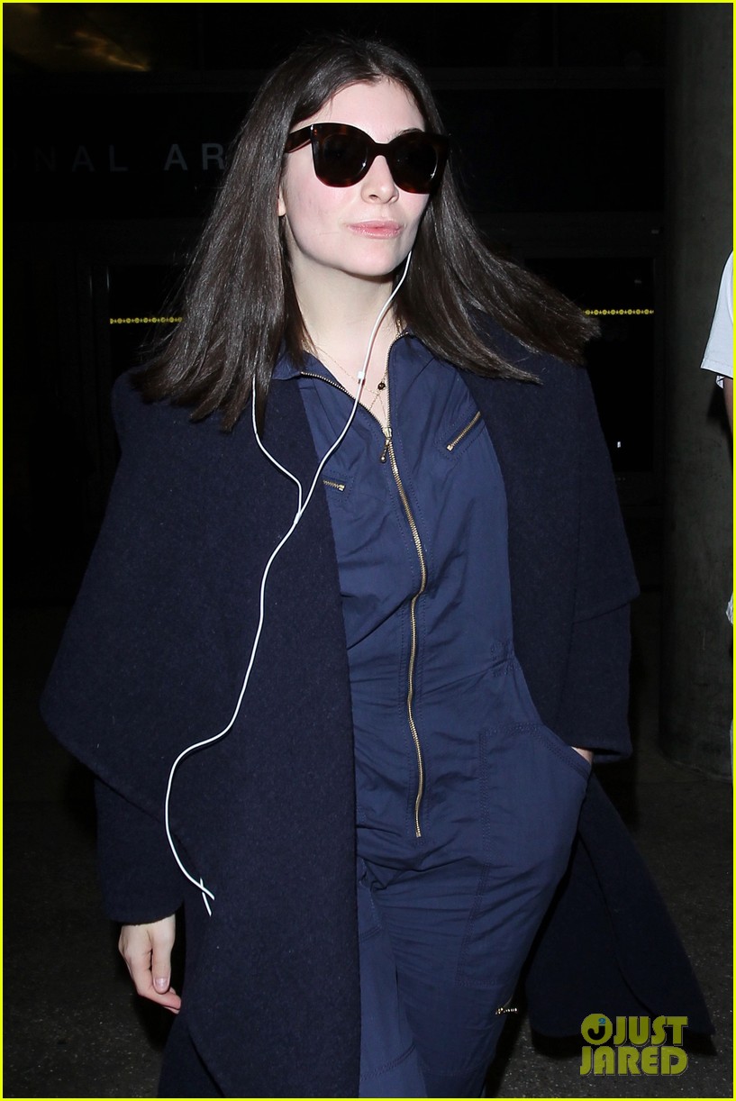 lorde admits nervousness bowie brits lax airport 01