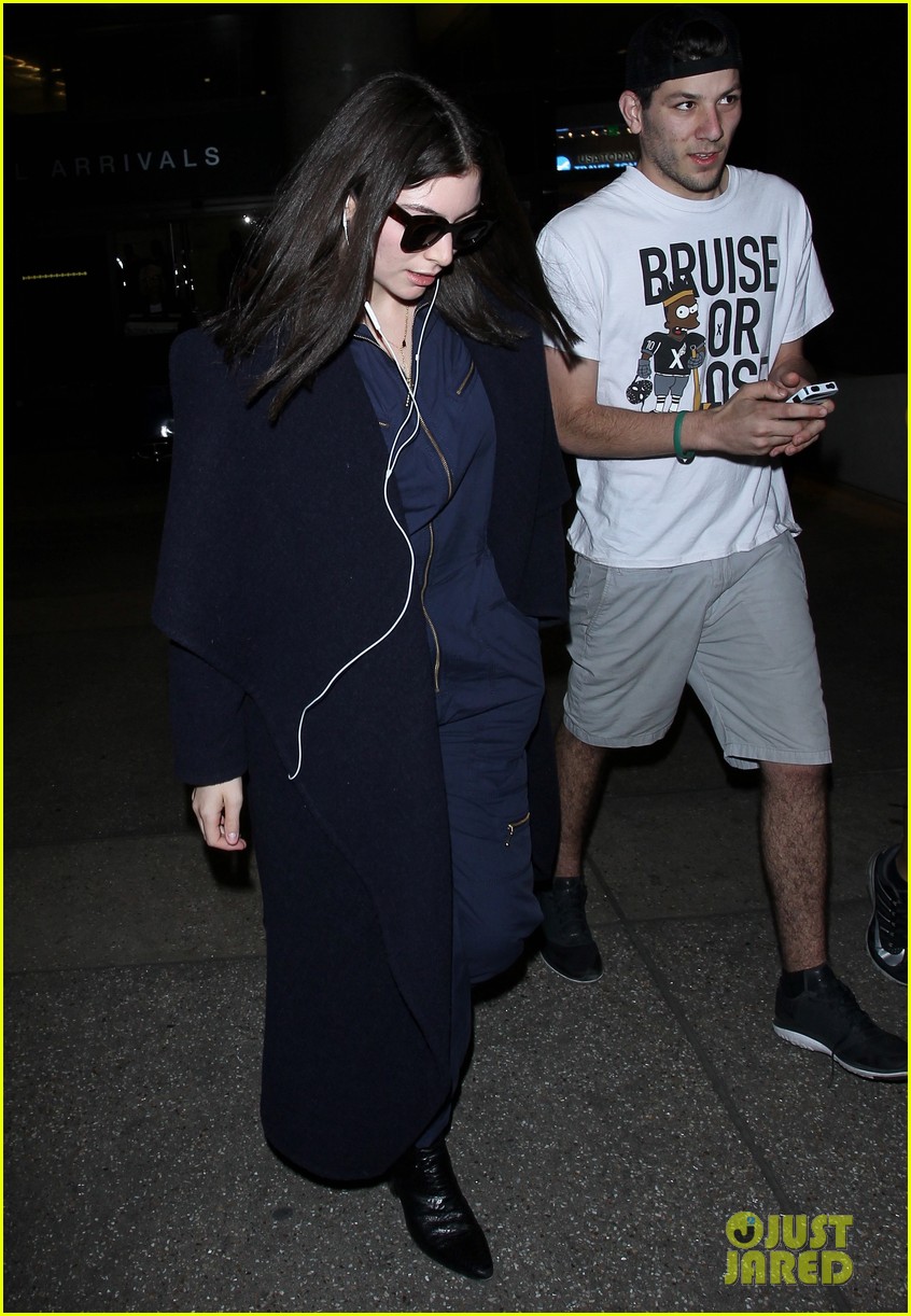 lorde admits nervousness bowie brits lax airport 04