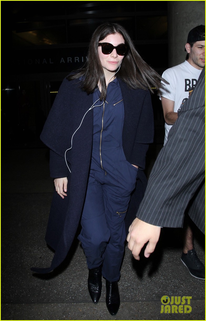lorde admits nervousness bowie brits lax airport 07