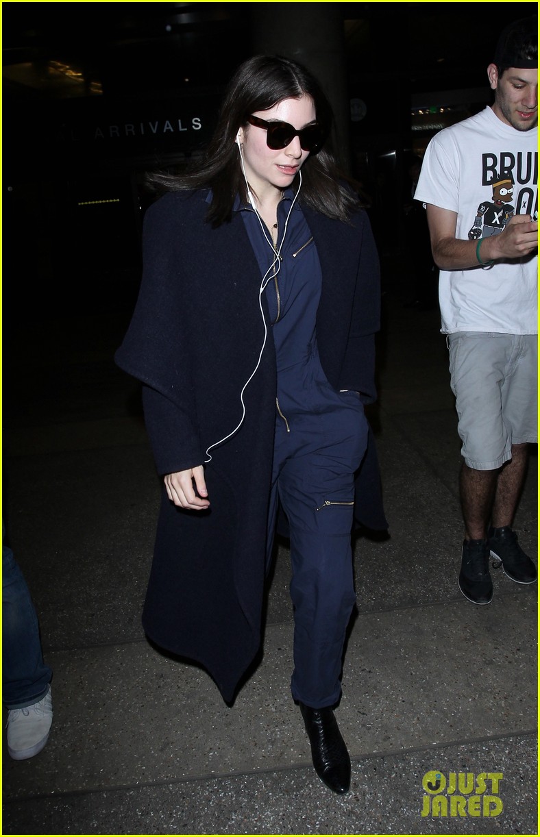lorde admits nervousness bowie brits lax airport 15