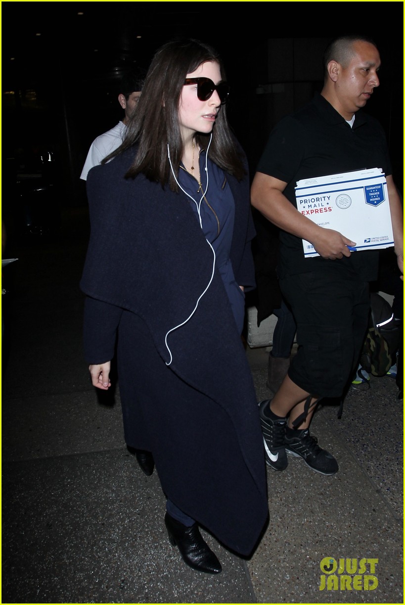 lorde admits nervousness bowie brits lax airport 17