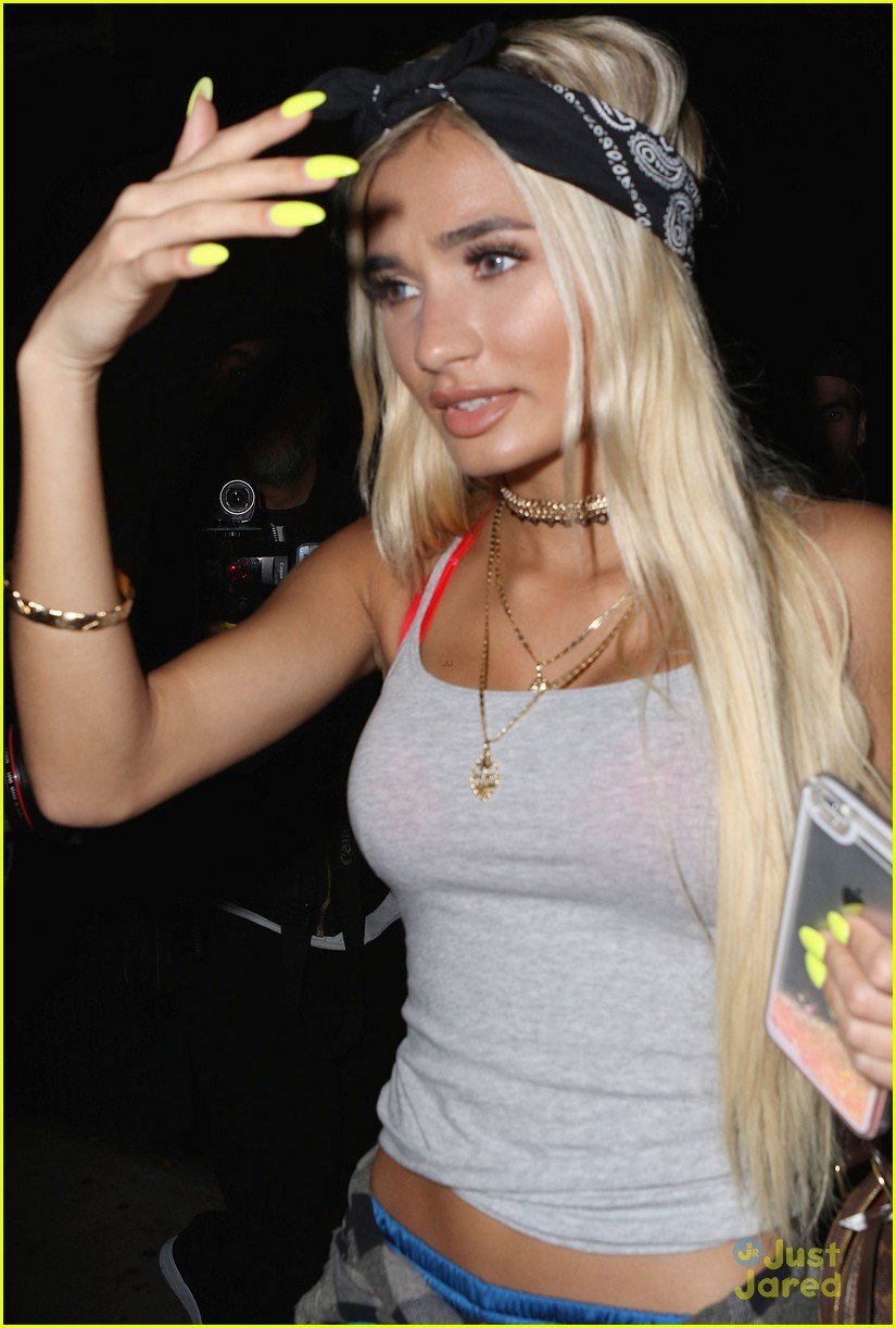 pia mia out and about friends los angeles 01