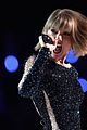 taylor swift out of woods grammys 2016 performance 09