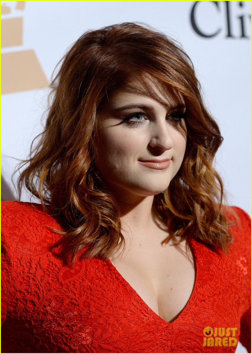 meghan trainor debuts new hair color at pre grammys party 14