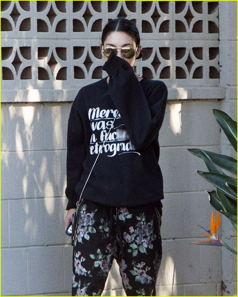 vanessa hudgens stops by friends house after yoga 06