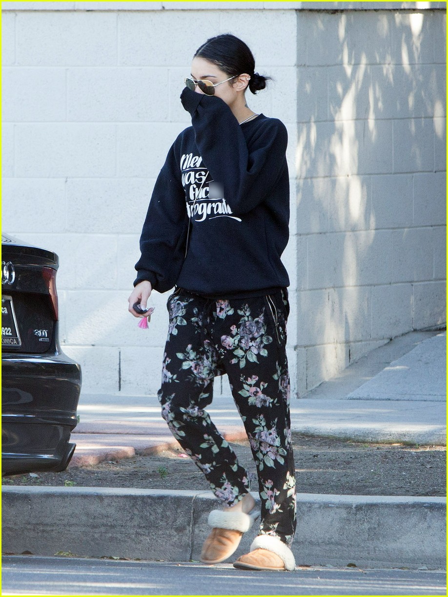 vanessa hudgens stops by friends house after yoga 13