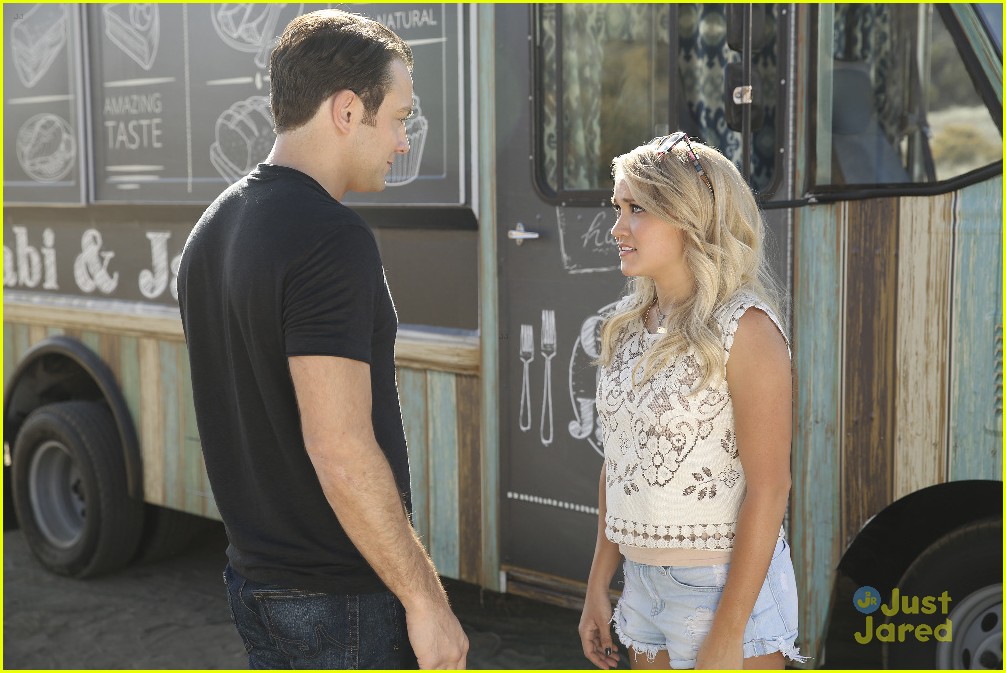 young hungry next day season premiere stills 15