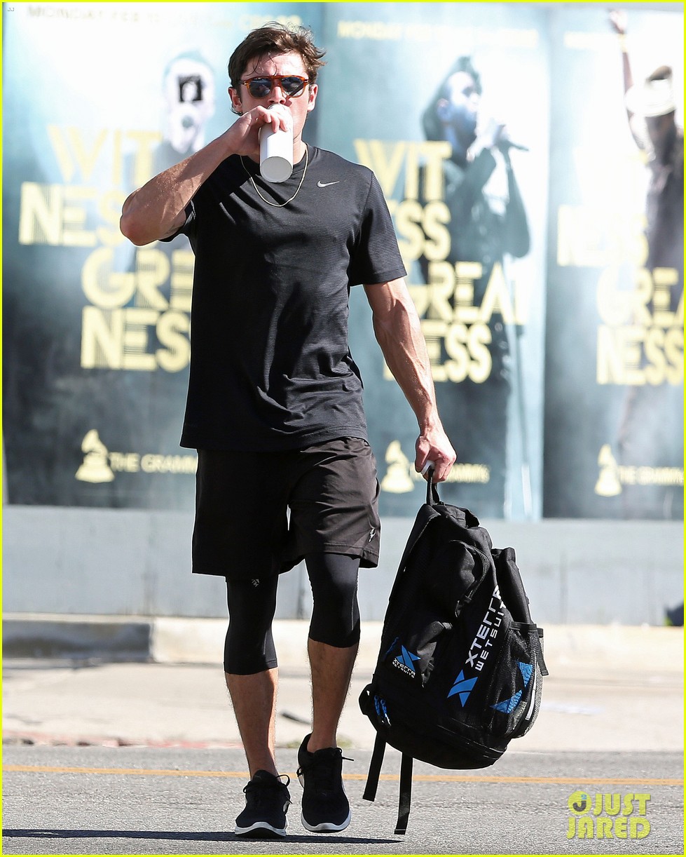 zac efron workout water los angeles 04