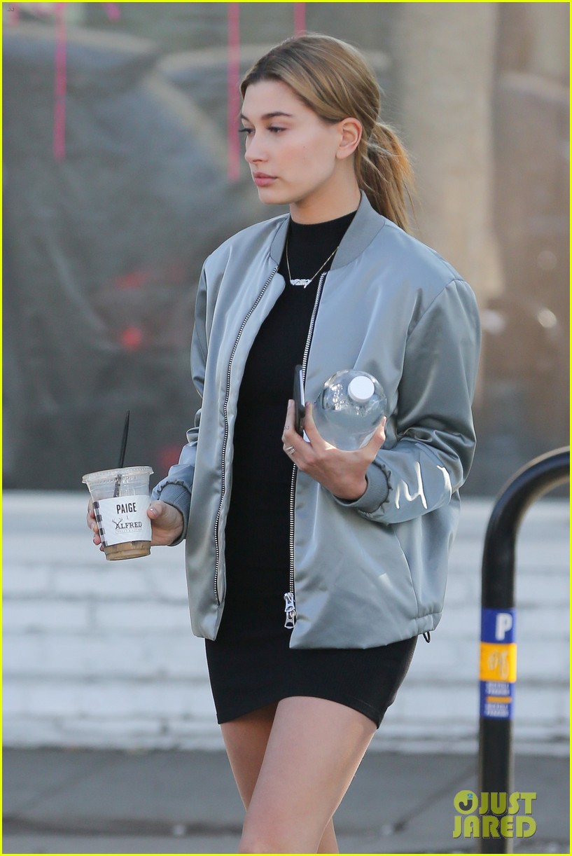 hailey baldwin holds sips on her coffee with her friend 07