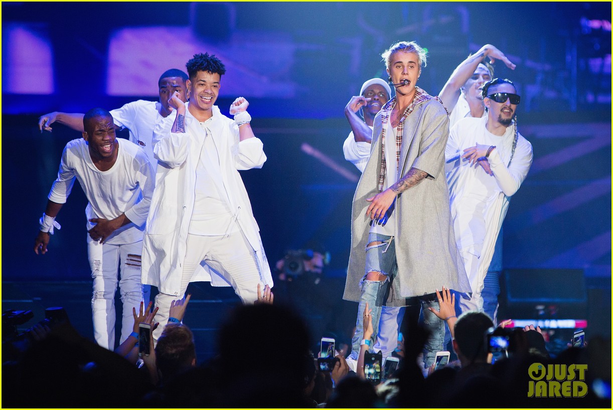 justin bieber debuts new song insecurities on tour 22
