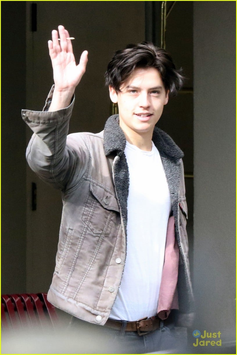 cole sprouse dark hair pics riverdale 01