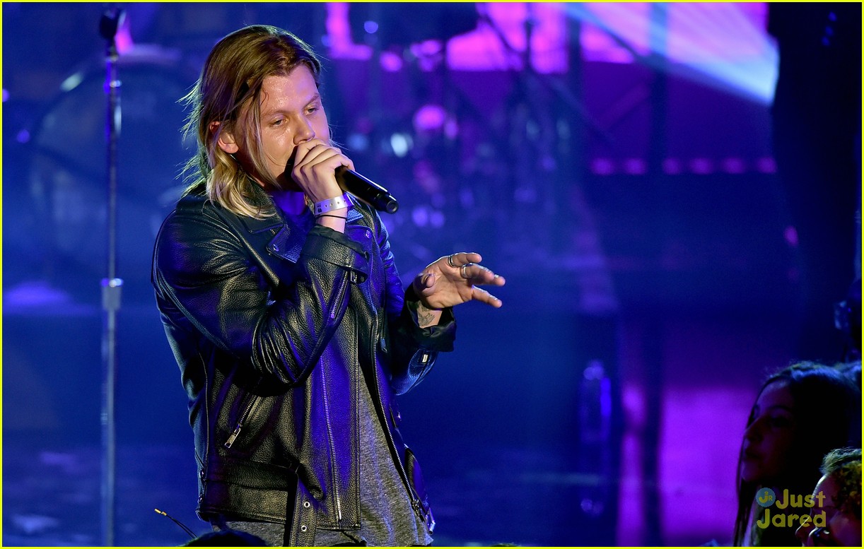 conrad sewell iheart concert remind me vid quotes 06