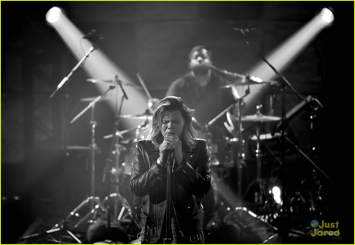 conrad sewell iheart concert remind me vid quotes 08