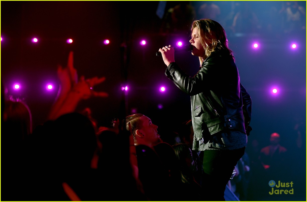 conrad sewell iheart concert remind me vid quotes 13