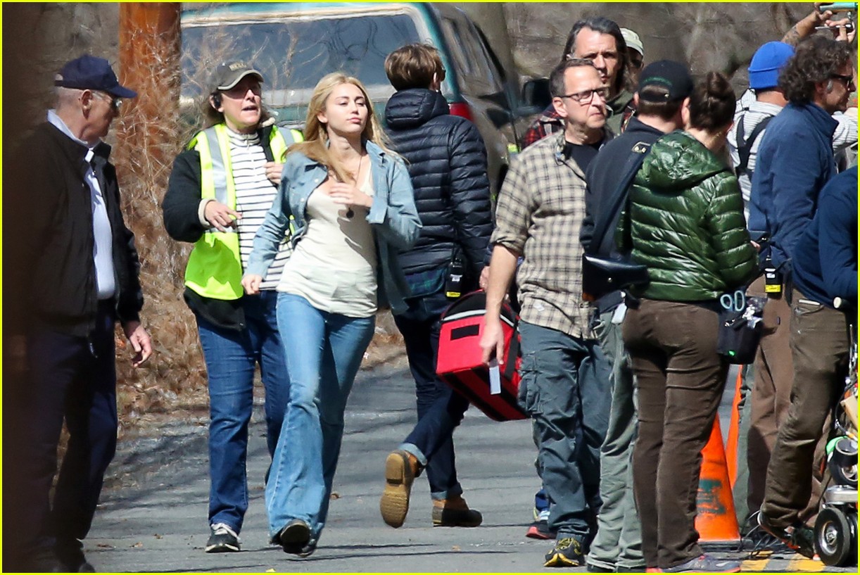 miley cyrus continues filming woody allen project 19